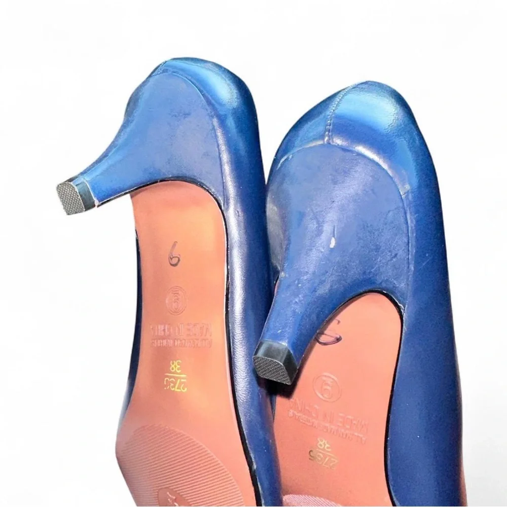 VTG Soft Flexible by Highlights Navy Kitten Heel Pumps with Gold/Silver Accent - Picture 9 of 9
